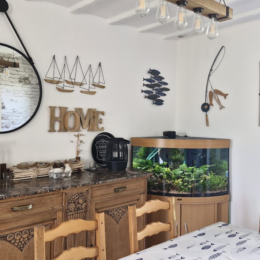 salle à manger 8 gîte 2